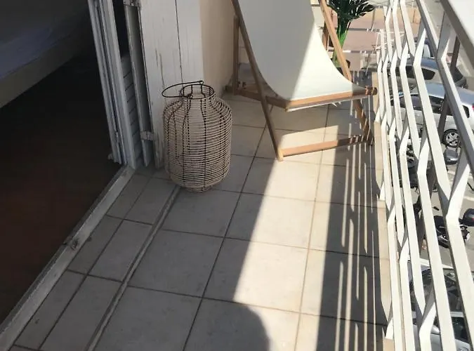 Daire Au Coeur De Juan Les Pins *